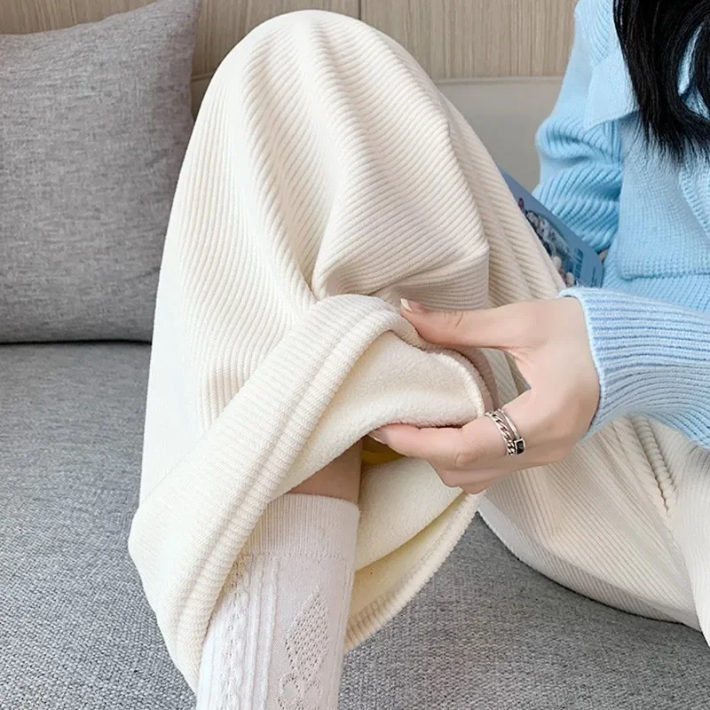 Damskie spodnie z szerokimi no – Corduroy Pant Warm recenzja i cena